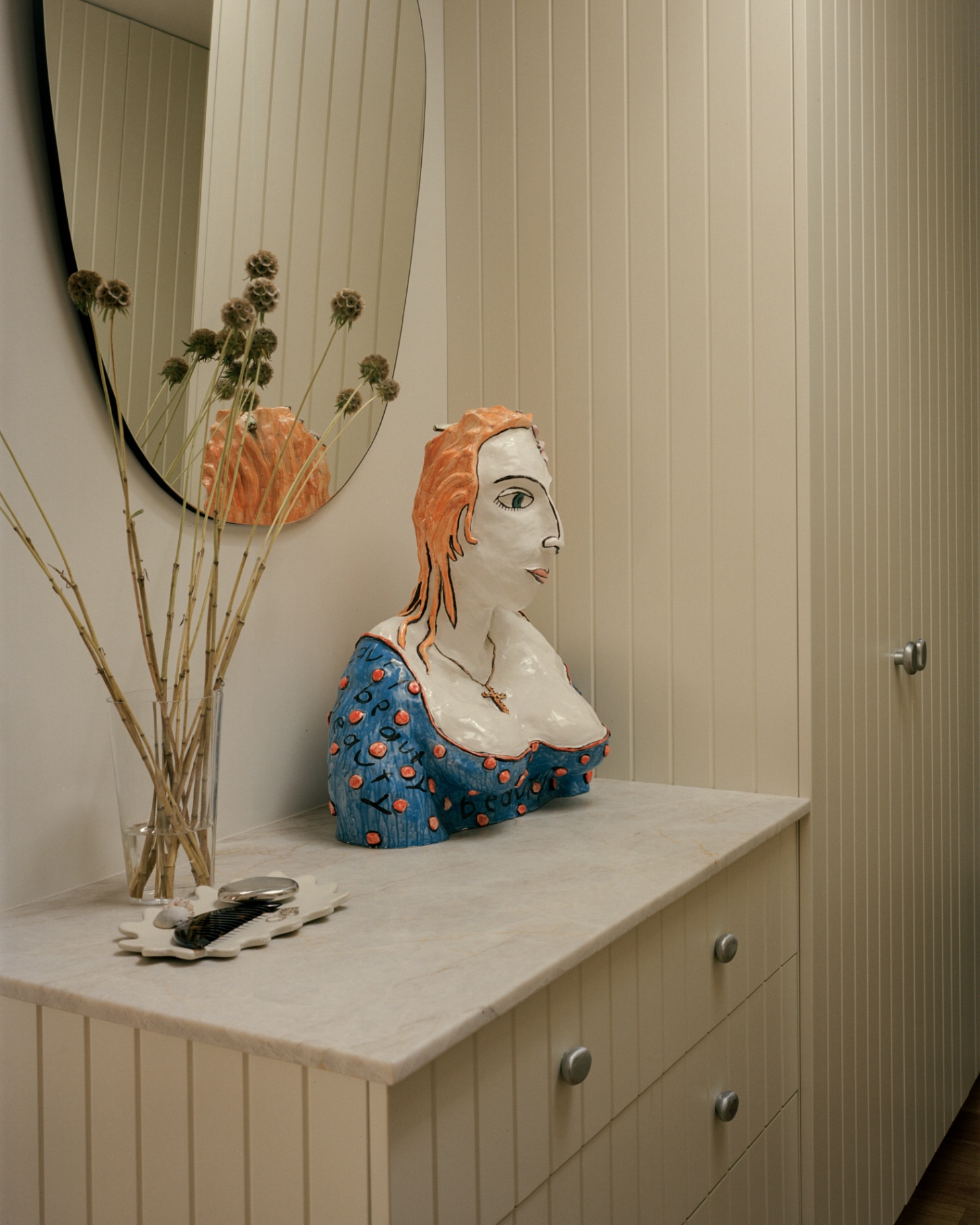 Built-in dresser, lining boards