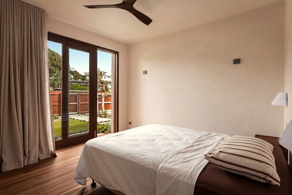 Bedroom, doors to the lawn