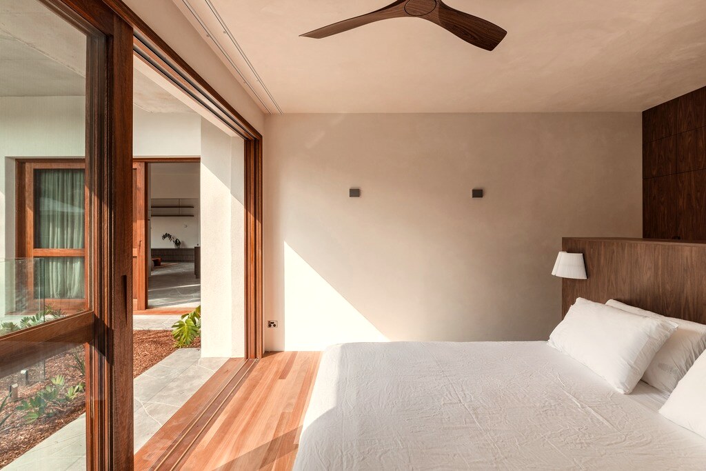 Bedroom, sliding doors to the courtyard