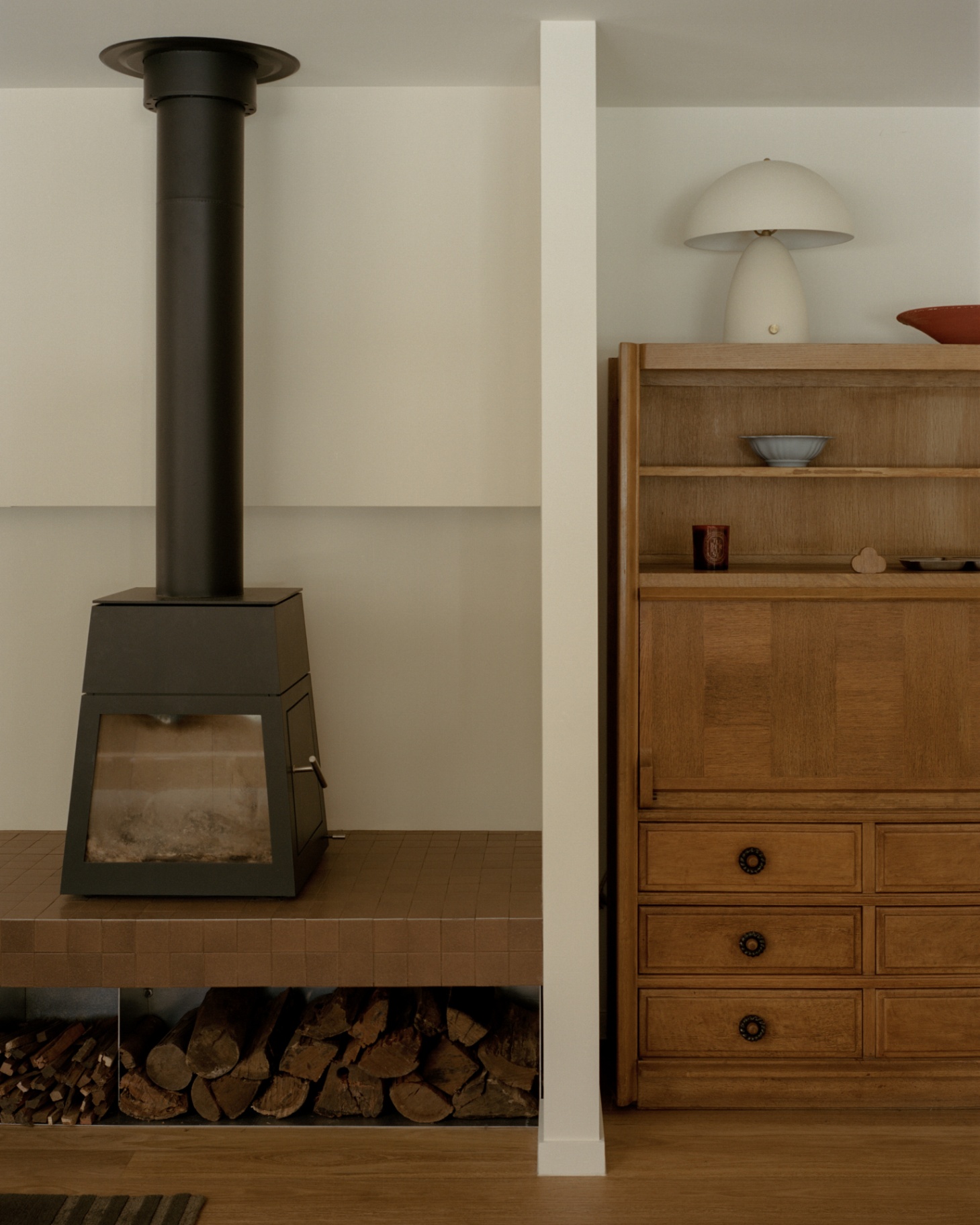 Oblica burner and oak cabinet