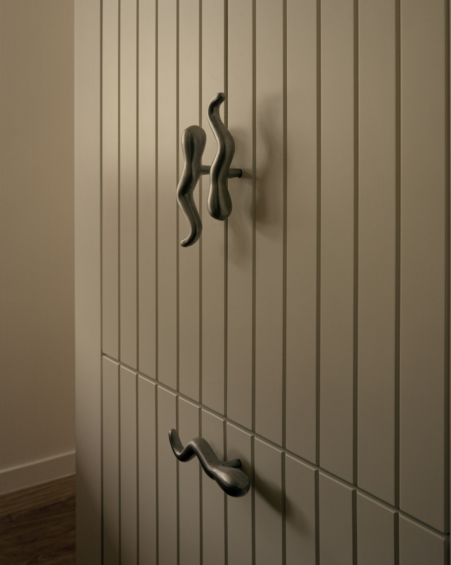 Sculpted joinery handles